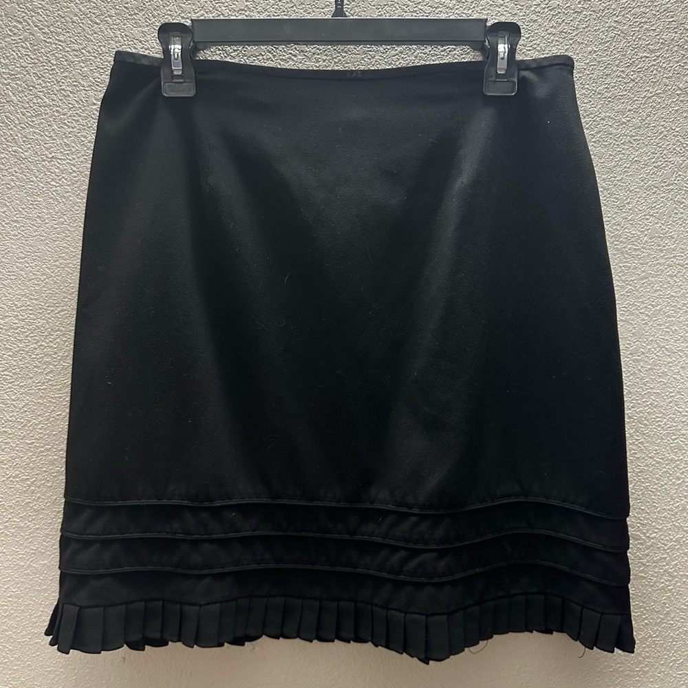 Larry Levine Black Ruffled Pencil Skirt